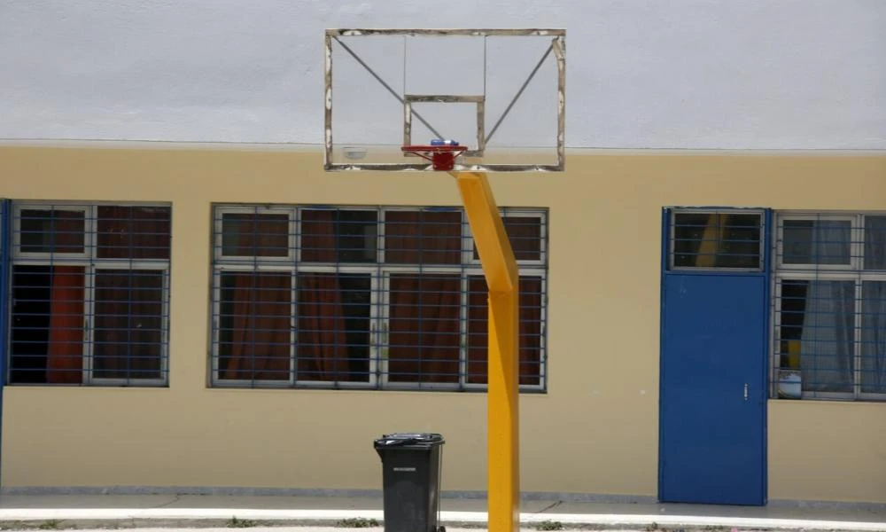 Άνοιξη: Πέθανε αιφνιδίως διευθύντρια - Είχε προηγηθεί συμπλοκή μαθητών